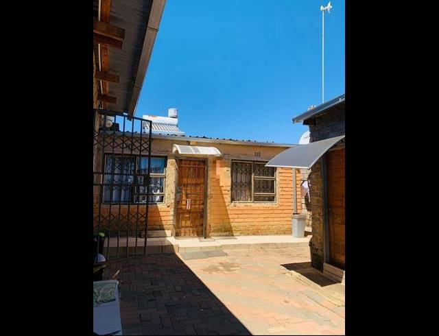 7 BEDROOM HOUSE FOR SALE IN ESSELEN PARK